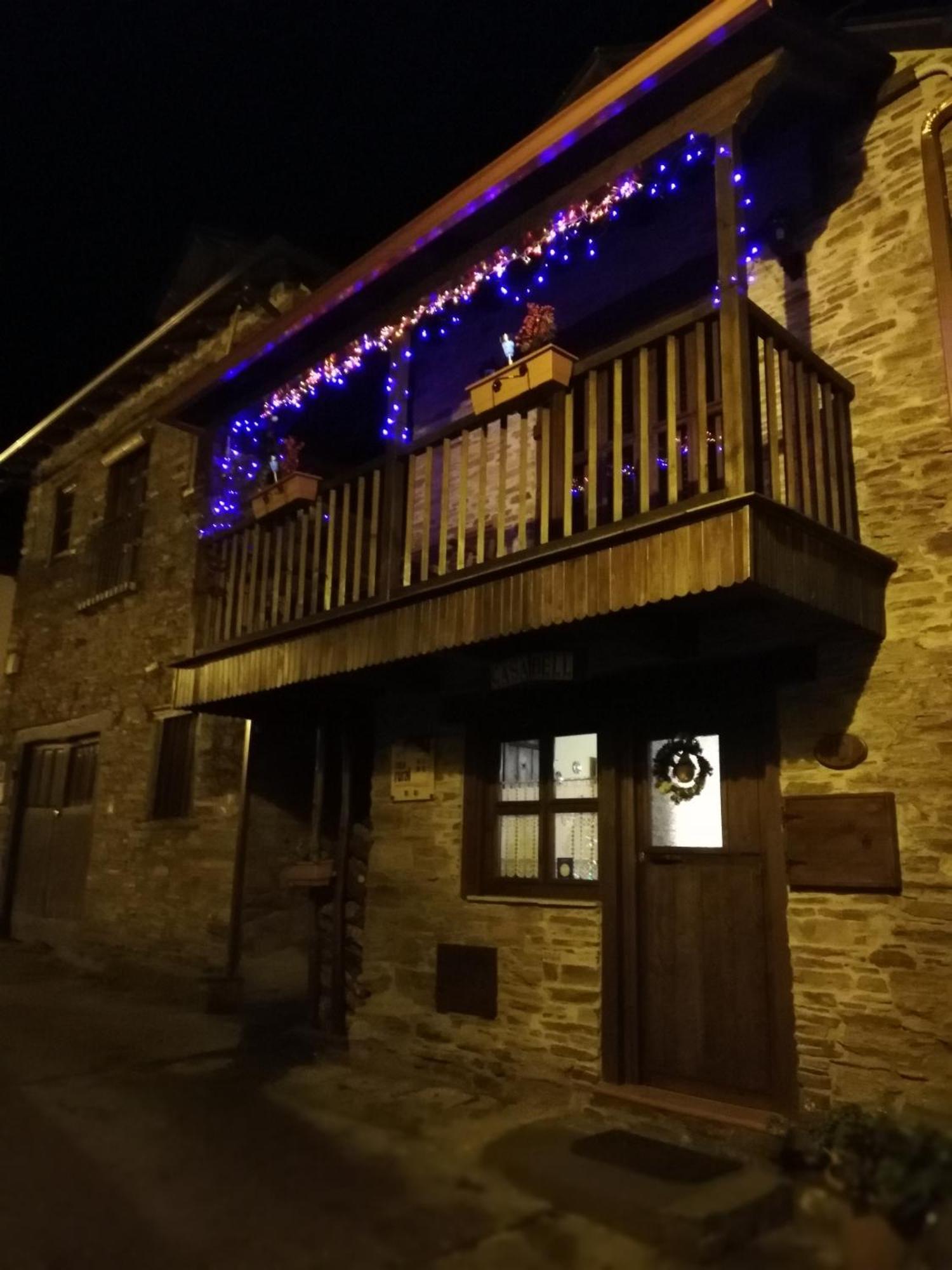 בית הארחה Manzanedo de Valdueza 	Casa Bell מראה חיצוני תמונה